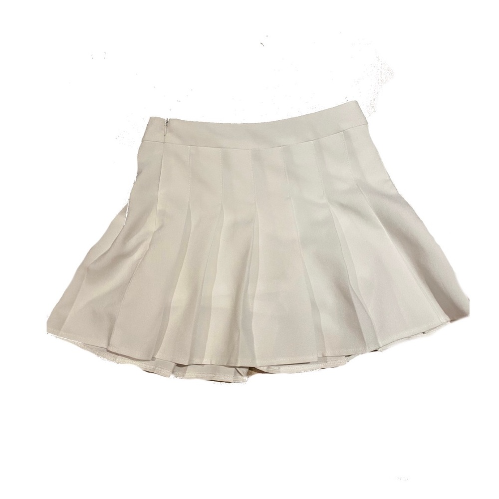 WHITE PLEADED SKIRT